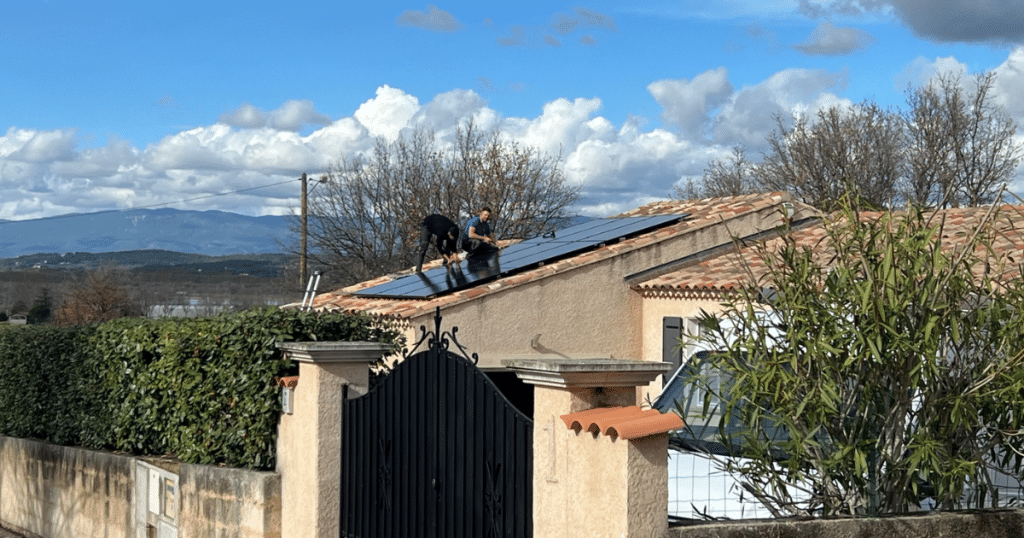 Installation panneaux solaires à Peyrolles par Efficience