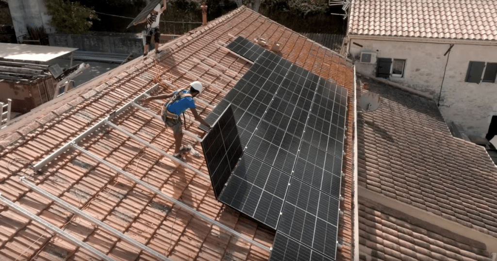 Installation de panneaux solaires chez un professionnel à Arles